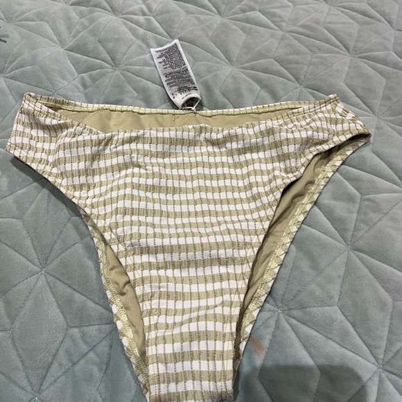 NWT Billabong meet your matcha THREE piece bikini - Picture 9 of 15
